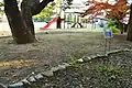 周濠の遺構標示（大野原小学校内）