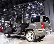ルーフレールを装備し、自転車を載せたエクステラ