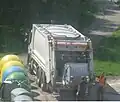 リトアニアの収集車。半自動後部ローダー