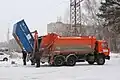 ロシアの収集車。半自動後部ローダー