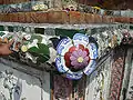 大仏塔近影（陶器の破片が埋め込まれている）