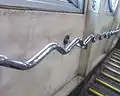 波形の手摺