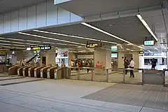 改札口