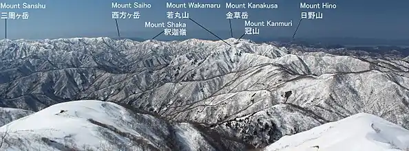 東側の能郷白山から望む金草岳周辺の山並み