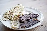 グリーンランドの鯨の干し肉と干し魚。