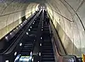 西半球で最も長いWheaton駅のエスカレーター