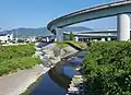 庵原川（左）と山切川（右）の合流点（静岡市清水区尾羽 2020年8月撮影）