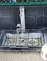 住宅街に自噴する地下水（静岡市葵区瀬名川）
