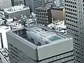 屋上に設置されたゴンドラとレール