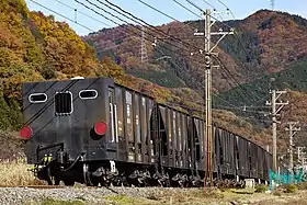 秩父鉄道ヲキ・ヲキフ100形貨車(野上駅 - 樋口駅間 2017年11月)