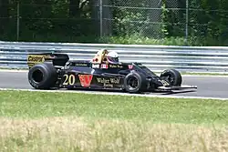 WR5のホイールベースを伸ばしたウルフ・WR6