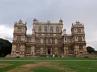 ノッティンガムにあるミドルトン男爵（英語版）ウィラビー家の邸宅ウォルトン・ホール（英語版）。1580年から1588年にかけて建設されたエリザベス様式の代表的カントリーハウス。