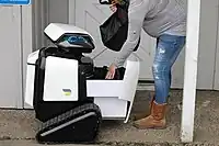 食料品を配達するDaxbot