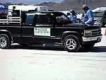 2011年、ボンネビル・ソルトフラッツにて自動車の速度記録に挑んだ木炭車仕様の1991年式ダッジ・ダコタ。「木質ガスの魔術師」の異名を持つウェイン・キースが手がけたこの車両は公式計時で時速71マイル (114&nbsp;km/h) を記録し、それまでの木炭車部門の速度記録46マイル (71&nbsp;km/h) を大幅に更新した。