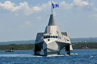 インドネシアバリ海峡を航行するKlewang級高速攻撃艇X3K 。