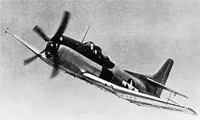 飛行するXBTK-1 44313号機(1945年撮影)