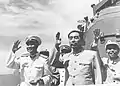 五五式海軍将官夏季常服(左、蕭勁光、1957年8月)