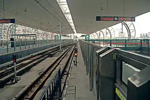 成都市域鉄路と成都地下鉄の共同使用駅である犀浦駅のホーム