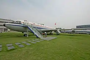 中国商用飛機敷地内に保存されたY-10