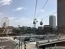 栄本町線の頭上を通る