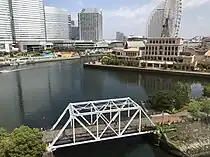 汽車道（港二号橋梁）とみなとみらいの景色