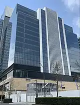 イーストタワーを南東側より（2024年4月撮影）