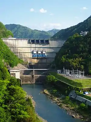 矢作ダム（岐阜県恵那市串原、2008年（平成20年）5月）