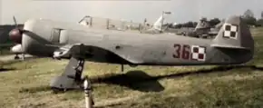 駐機中のYak-11 64236号機(ポーランド空軍所属、1953年撮影)