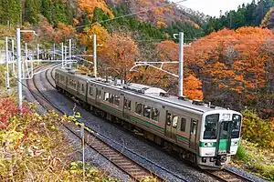 大沢 - 関根間を走る719系(2023年11月)