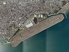 山口宇部空港の空中写真(2022年)3枚を合成作成。国土交通省 国土地理院 地図・空中写真閲覧サービスの空中写真を基に作成