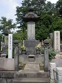 山岡鉄舟墓