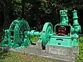 八那池第一発電所向け旧水車発電機（猪名湖畔）