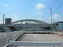 矢野口駅付近で鶴川街道と立体交差する高架橋（2008年08月16日）