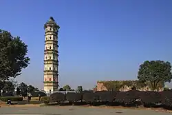 岩寺文峰塔と鳳山台