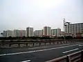 八潮パークタウンの様子（勝島橋より）。