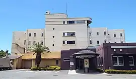正面より