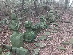 西禅寺跡の石塔群