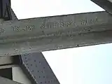 架線を支える鉄柱（2010年11月）