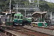 2面4線のホームだった頃の八幡市駅に停車中の電車（2006年10月）