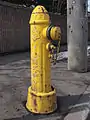 黄色地上式消火栓(北海道札幌市)