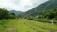 本線と旧ホームの分岐点