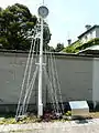 ポールを模した時計塔