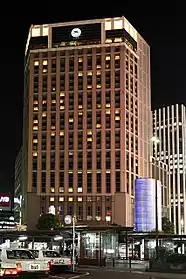 夜の外観(2008年5月26日撮影)