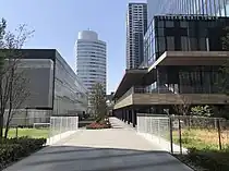 同じくキング軸を京急グループ本社がある東側より撮影（2022年4月12日）