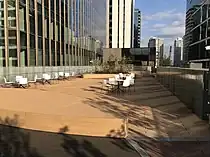デッキ最上部（3階）の屋上庭園「アーバンテラス」（2021年12月22日）