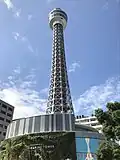2022年の改修後、低層部は壁面緑化（2022年9月）