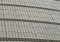 建物の外観の一部。タイル表面の凹凸でカモメが描かれている。