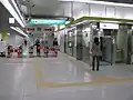 改札付近
