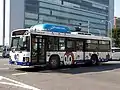市営バスのはまりんラッピング車両(2007年8月11日、新横浜駅前にて撮影)