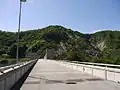 天端は道路になっていて歩くことができる（2013年5月31日）